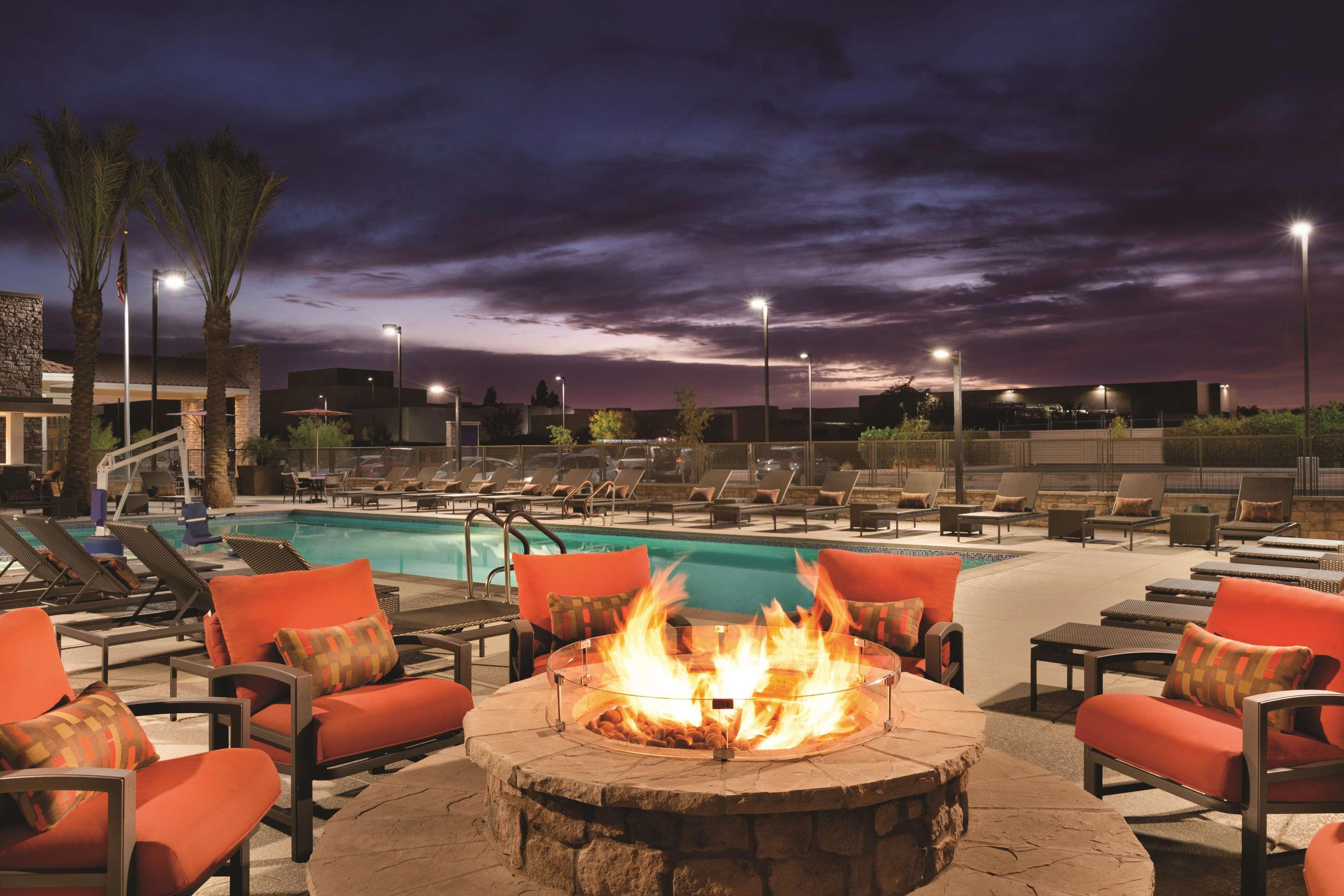 Hyatt Regency Phoenix Downtown - No Destination Fees Exterior photo