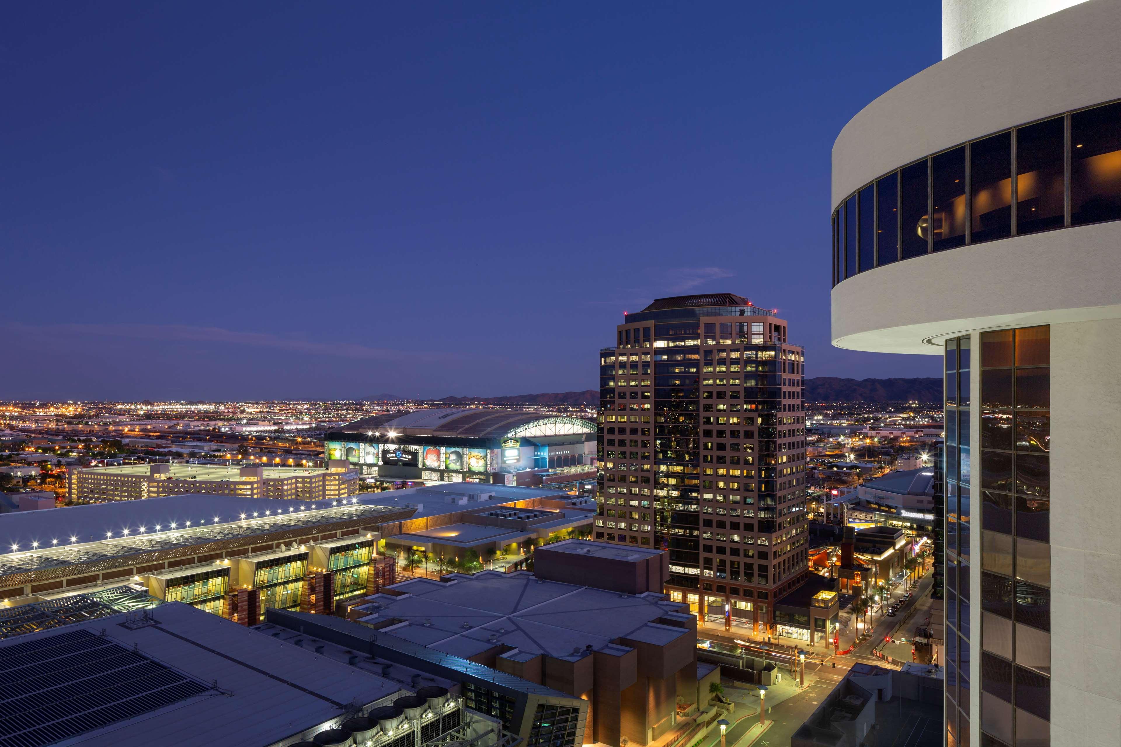 Hyatt Regency Phoenix Downtown - No Destination Fees Exterior photo
