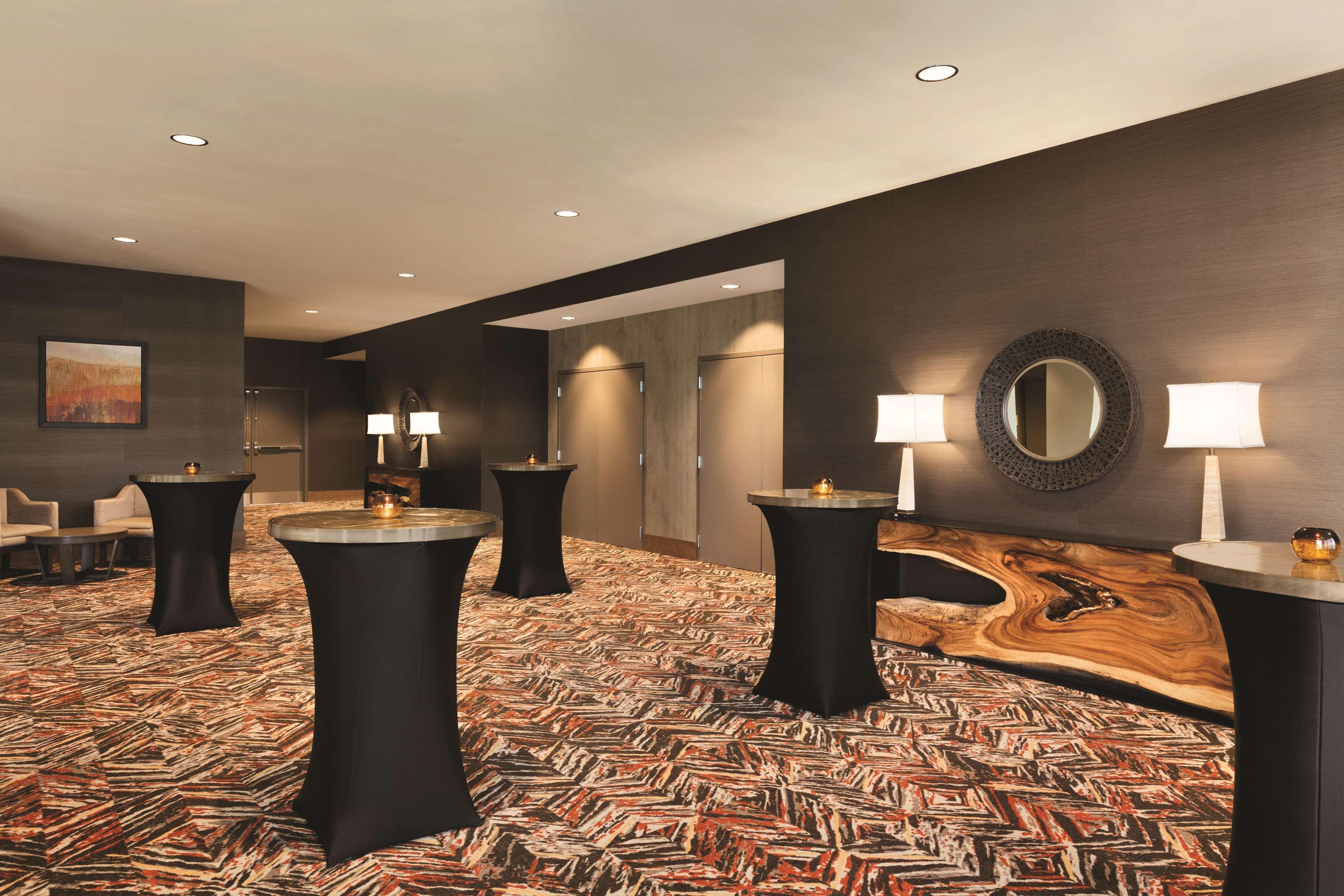 Hyatt Regency Phoenix Downtown - No Destination Fees Exterior photo