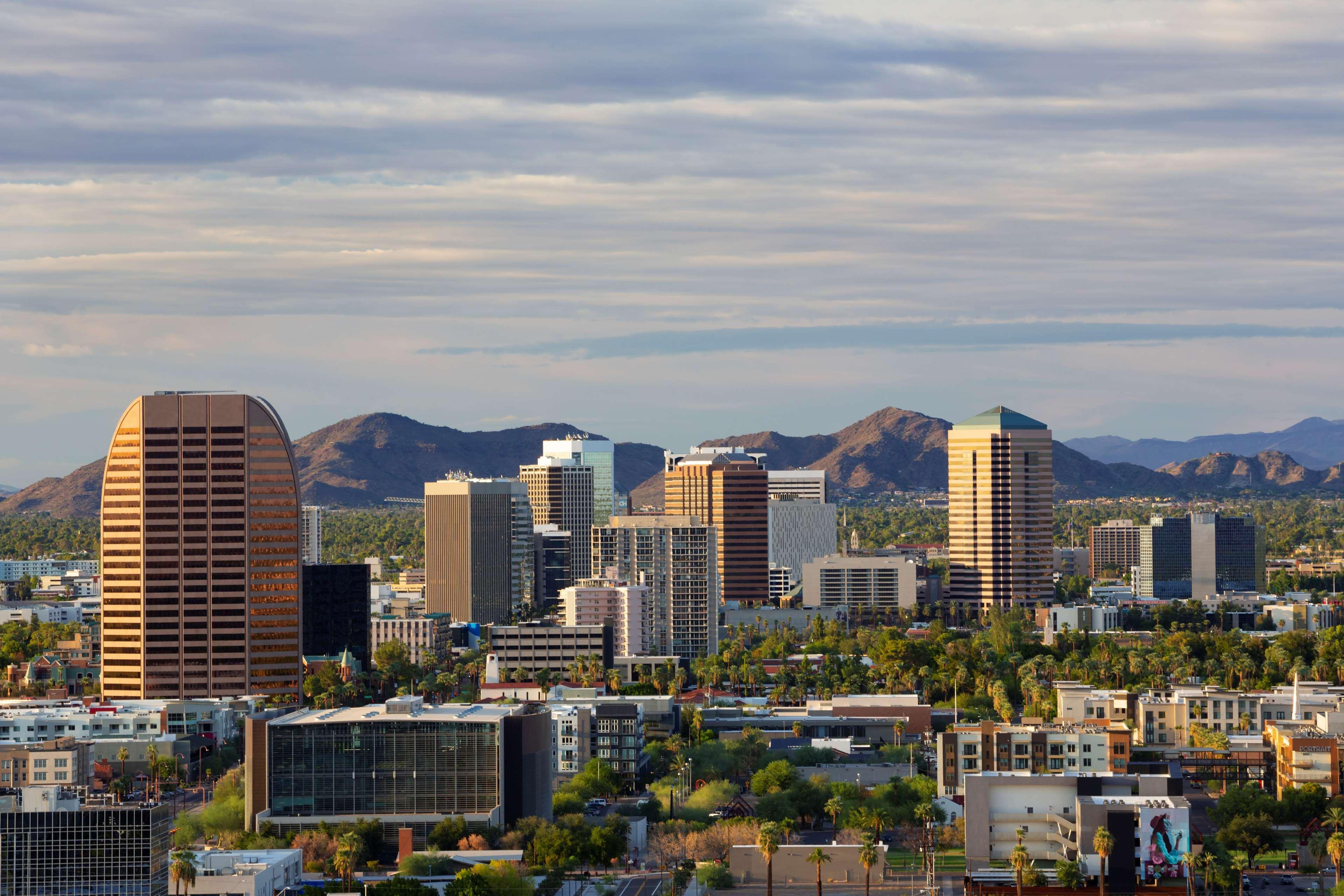 Hyatt Regency Phoenix Downtown - No Destination Fees Exterior photo