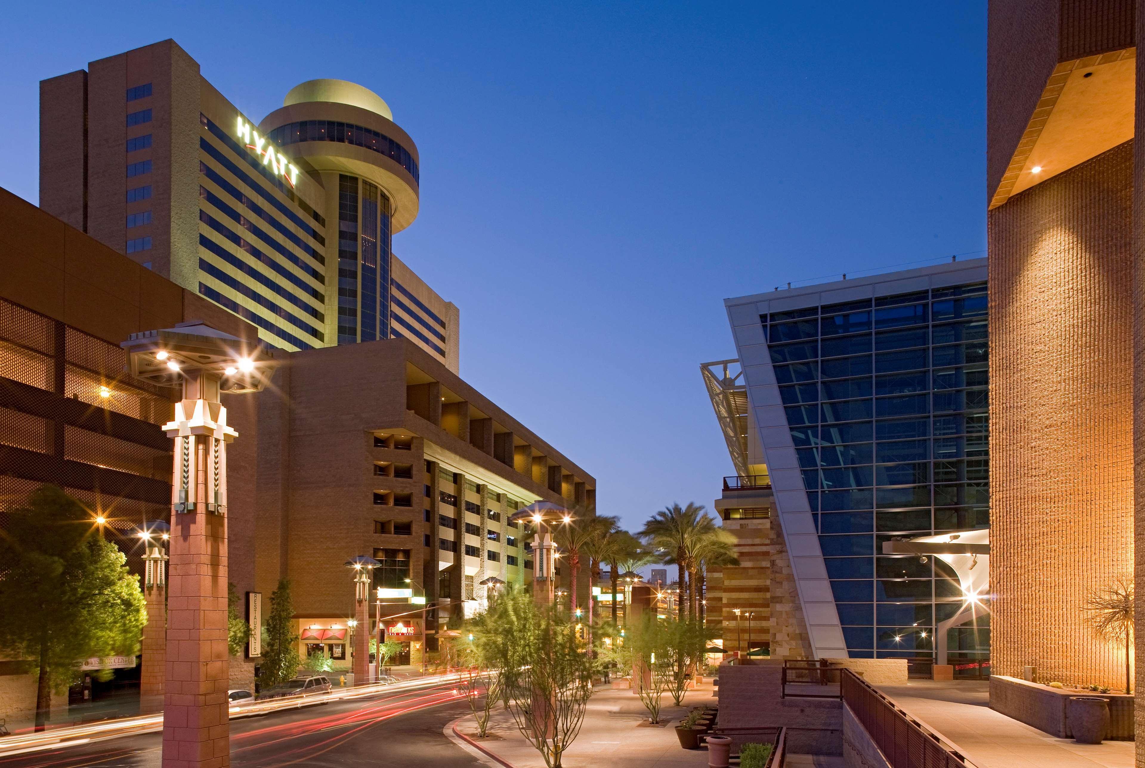Hyatt Regency Phoenix Downtown - No Destination Fees Exterior photo