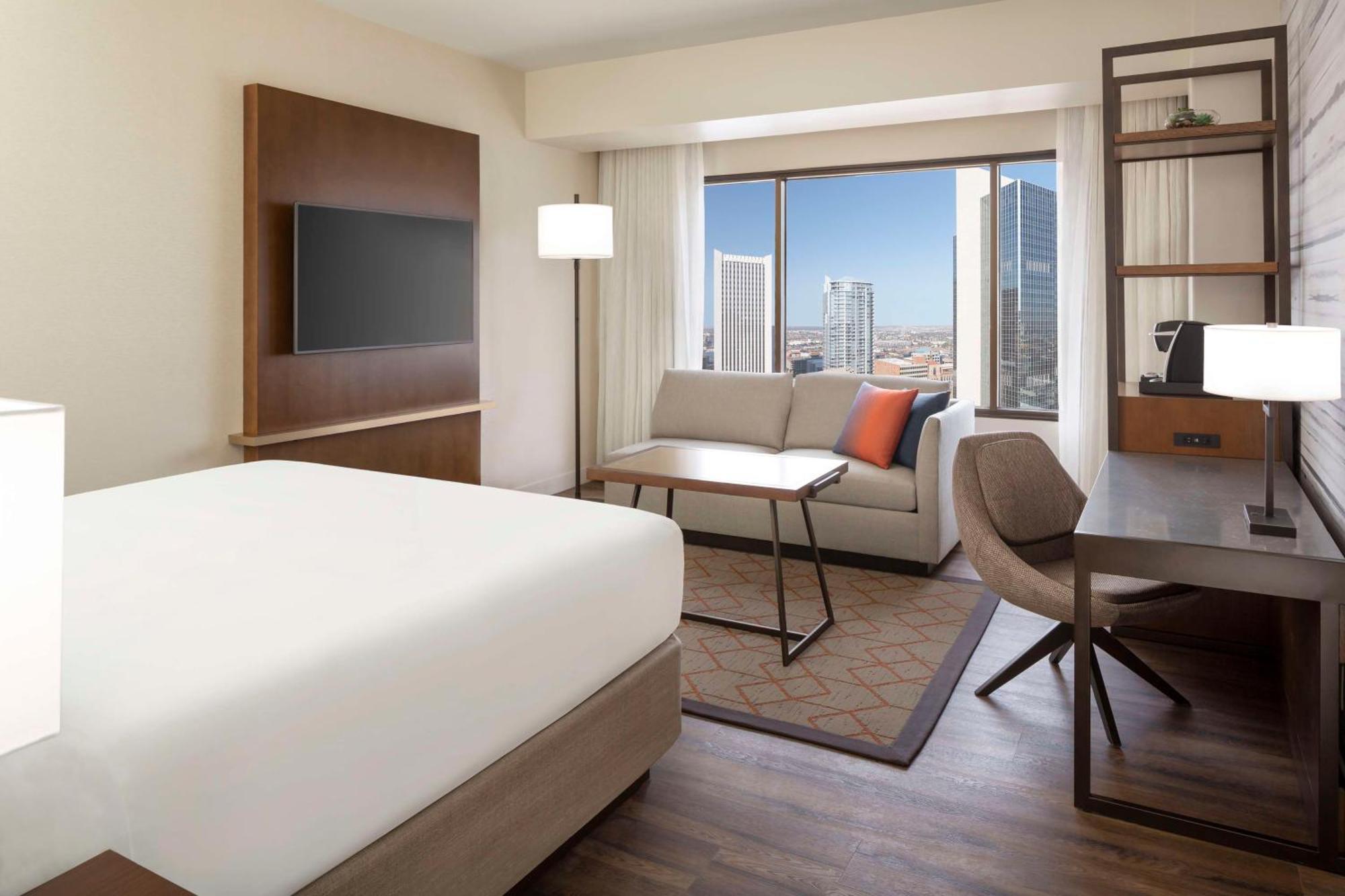 Hyatt Regency Phoenix Downtown - No Destination Fees Exterior photo