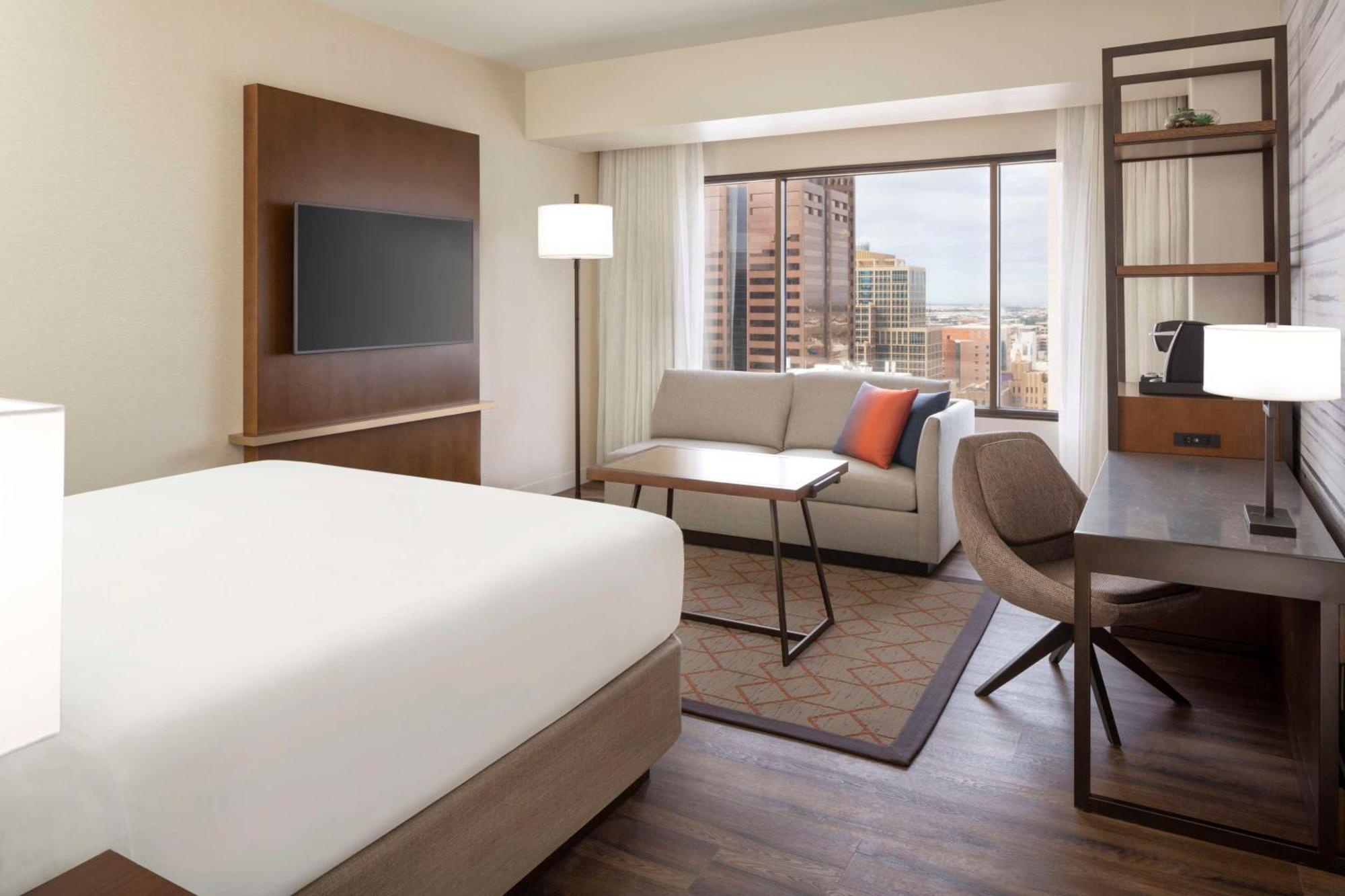 Hyatt Regency Phoenix Downtown - No Destination Fees Exterior photo