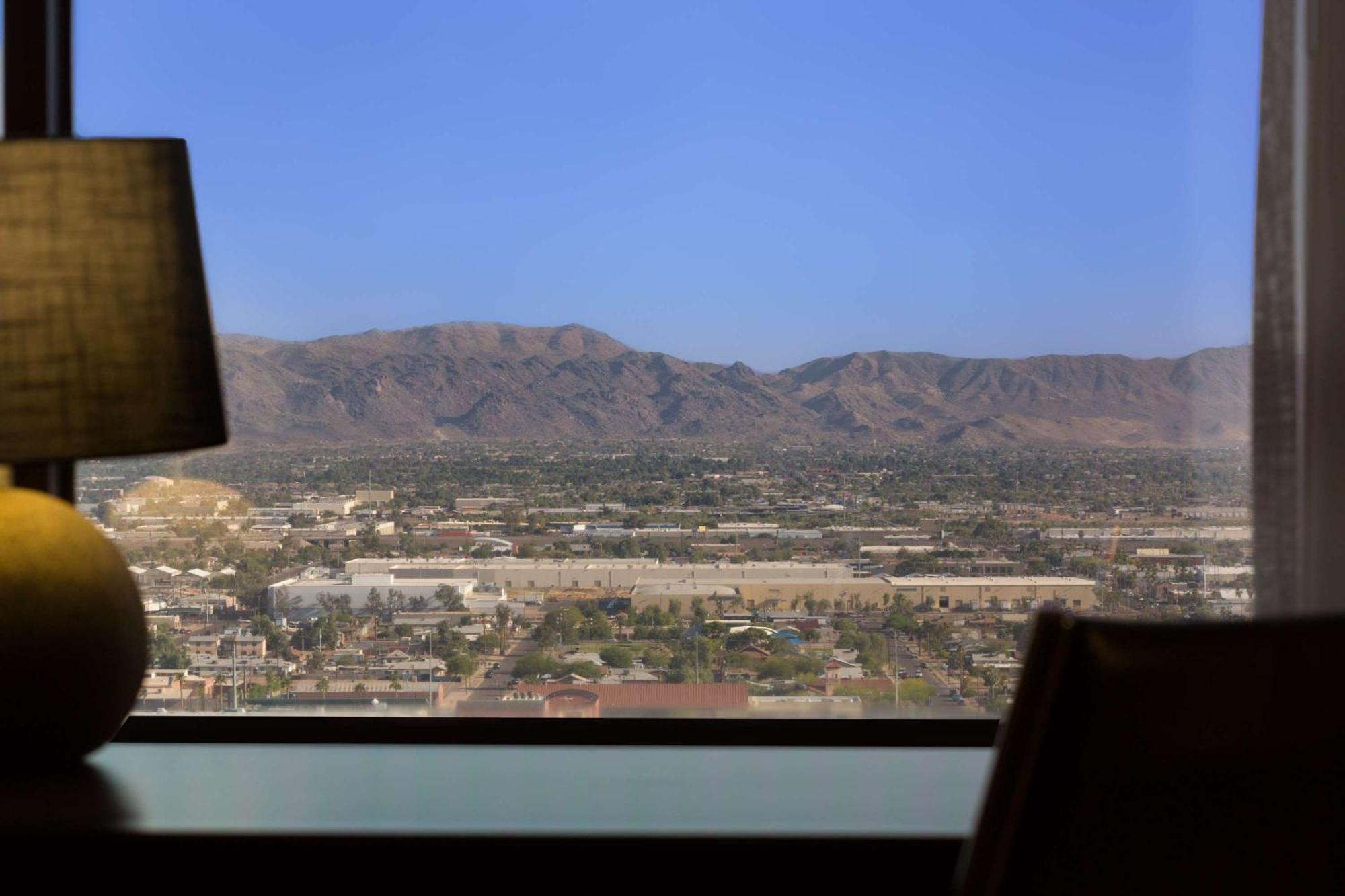 Hyatt Regency Phoenix Downtown - No Destination Fees Exterior photo