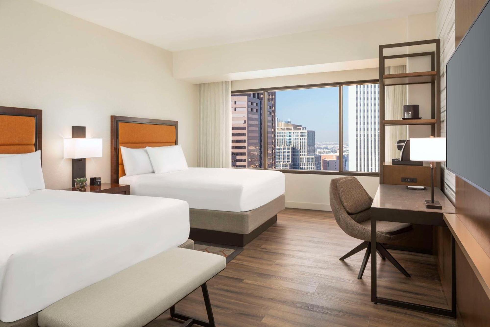 Hyatt Regency Phoenix Downtown - No Destination Fees Exterior photo