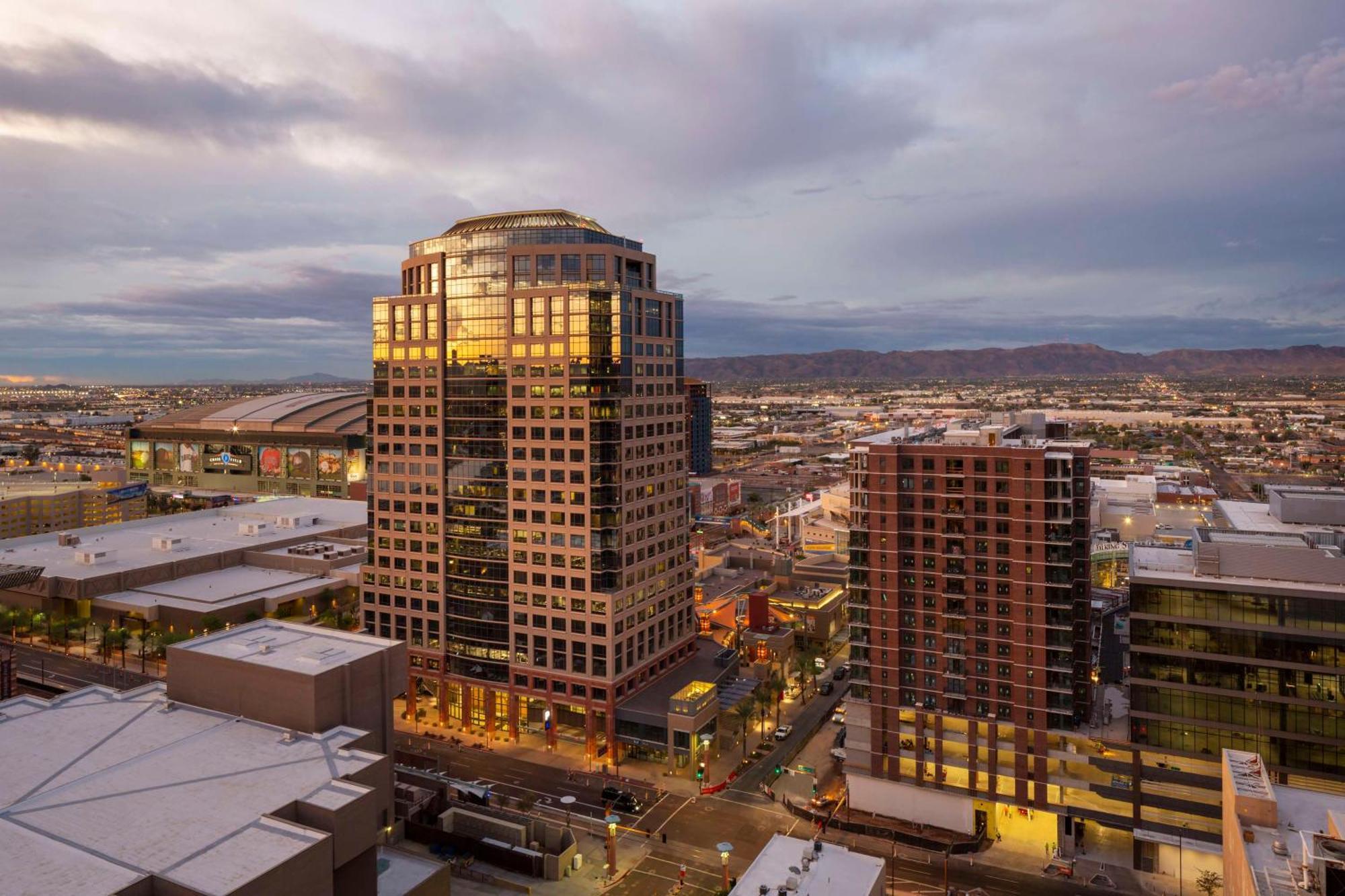 Hyatt Regency Phoenix Downtown - No Destination Fees Exterior photo