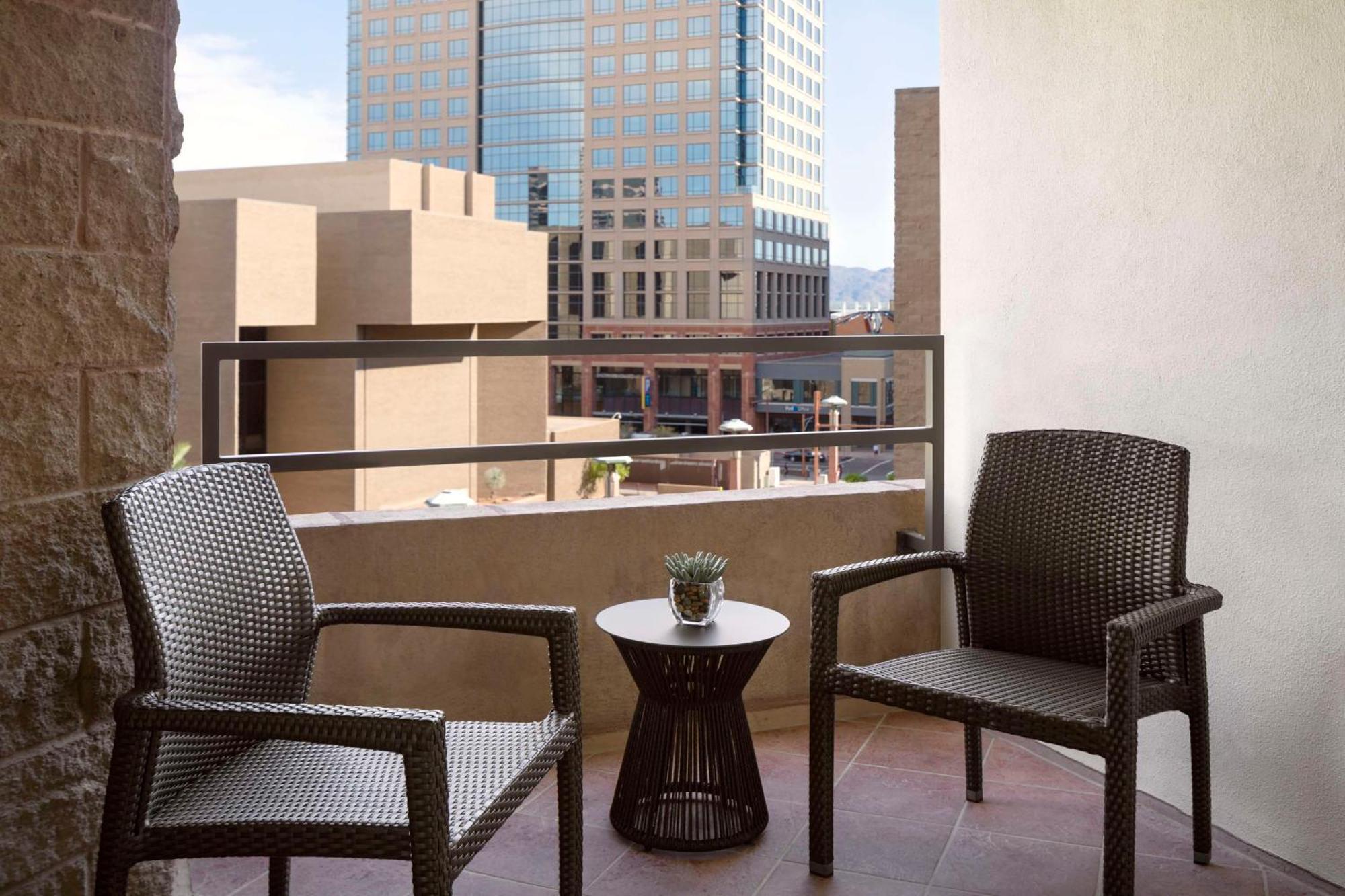 Hyatt Regency Phoenix Downtown - No Destination Fees Exterior photo
