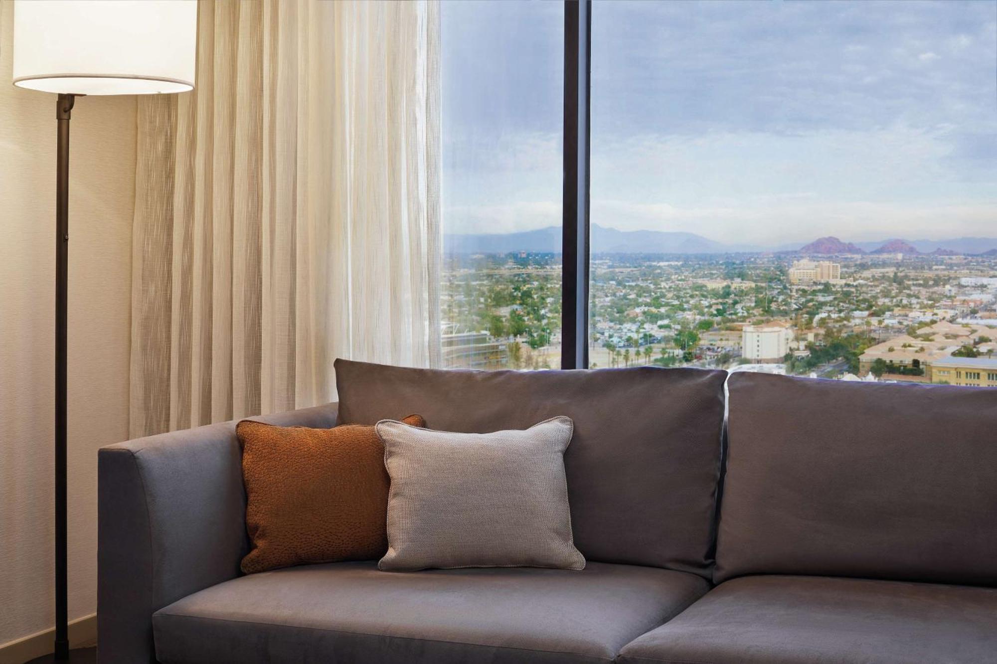 Hyatt Regency Phoenix Downtown - No Destination Fees Exterior photo