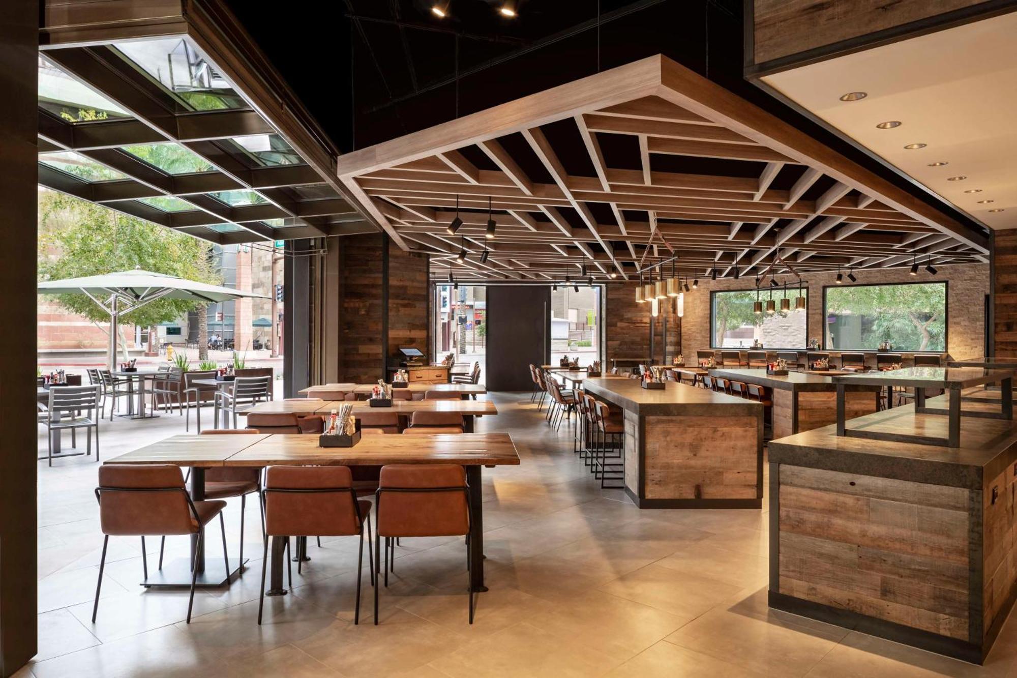 Hyatt Regency Phoenix Downtown - No Destination Fees Exterior photo