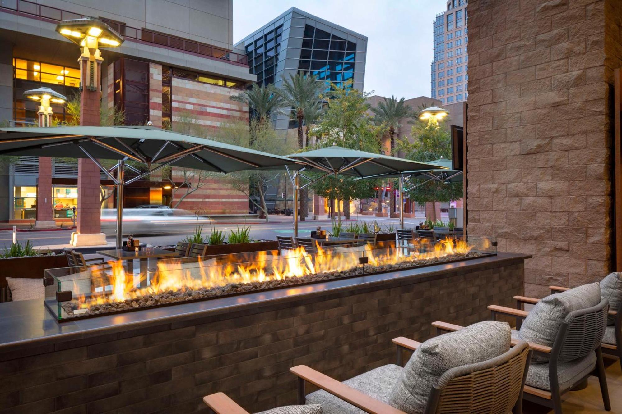 Hyatt Regency Phoenix Downtown - No Destination Fees Exterior photo