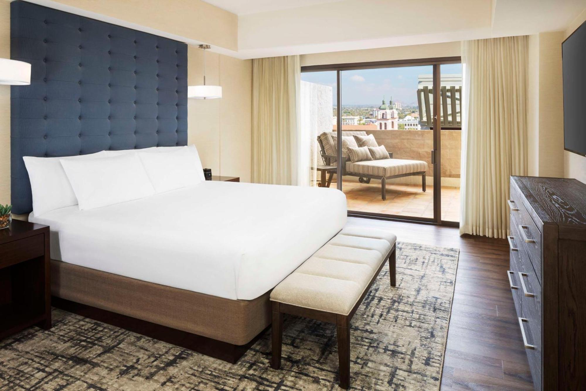 Hyatt Regency Phoenix Downtown - No Destination Fees Exterior photo