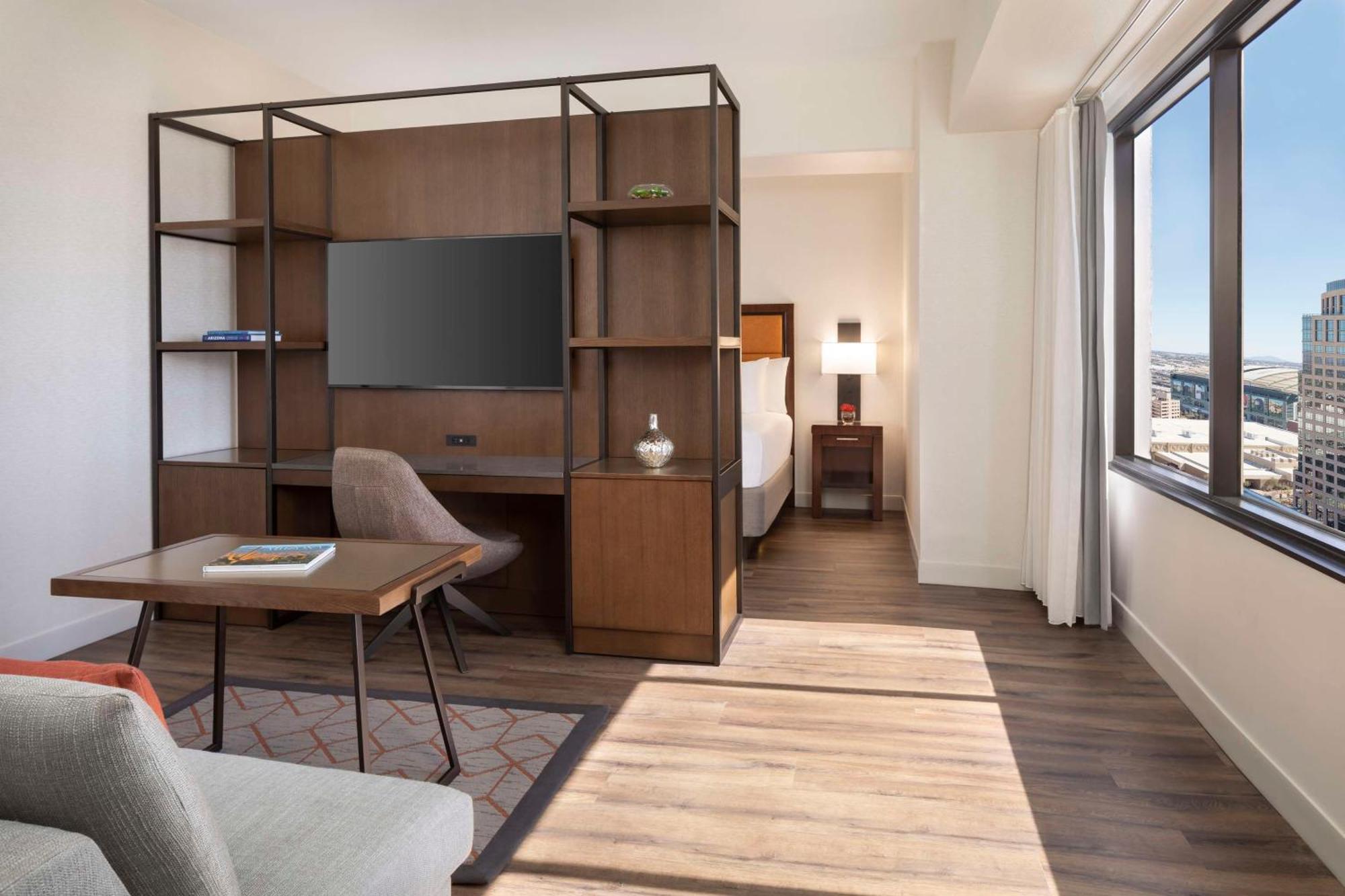 Hyatt Regency Phoenix Downtown - No Destination Fees Exterior photo