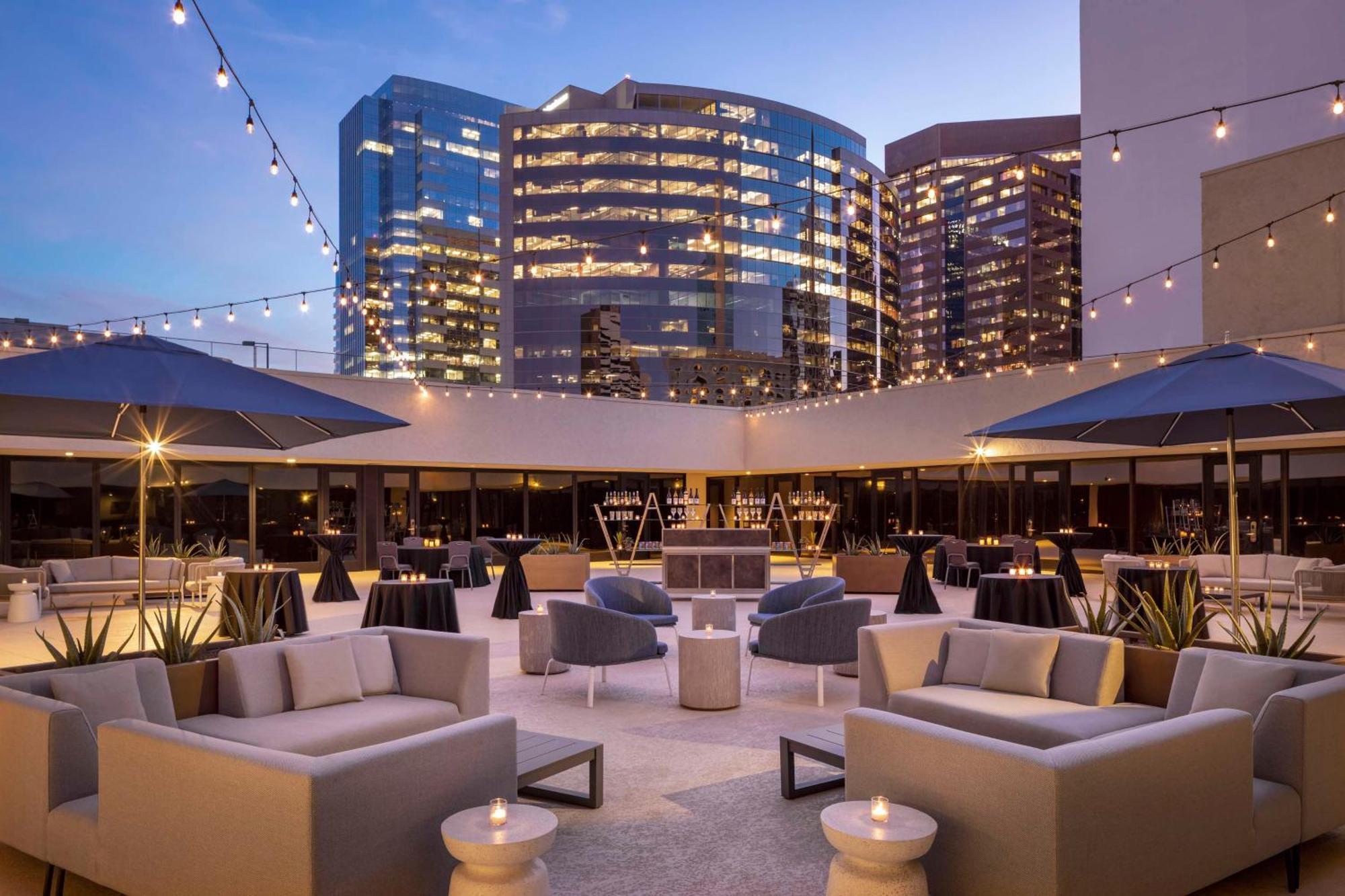 Hyatt Regency Phoenix Downtown - No Destination Fees Exterior photo
