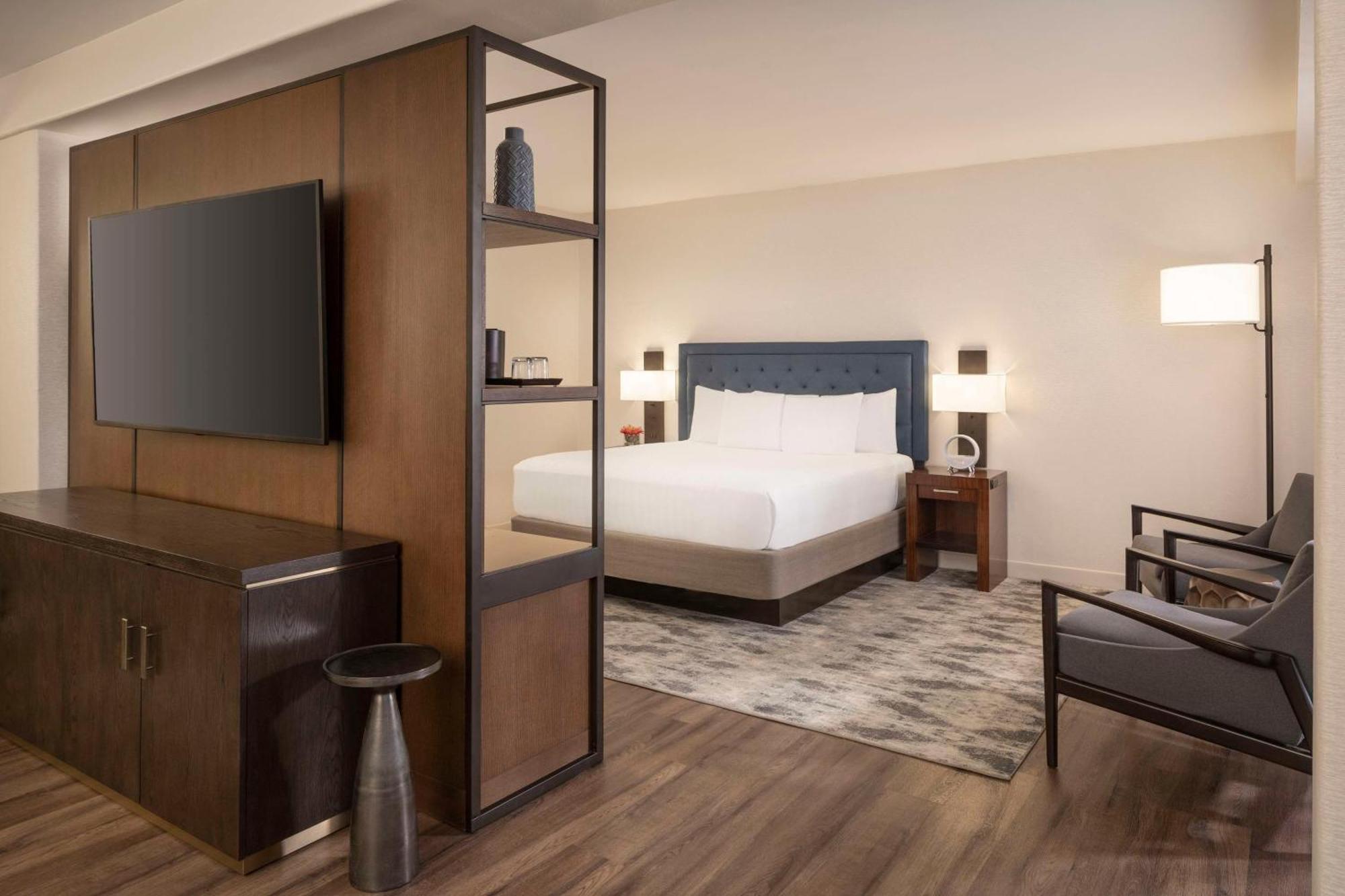Hyatt Regency Phoenix Downtown - No Destination Fees Exterior photo