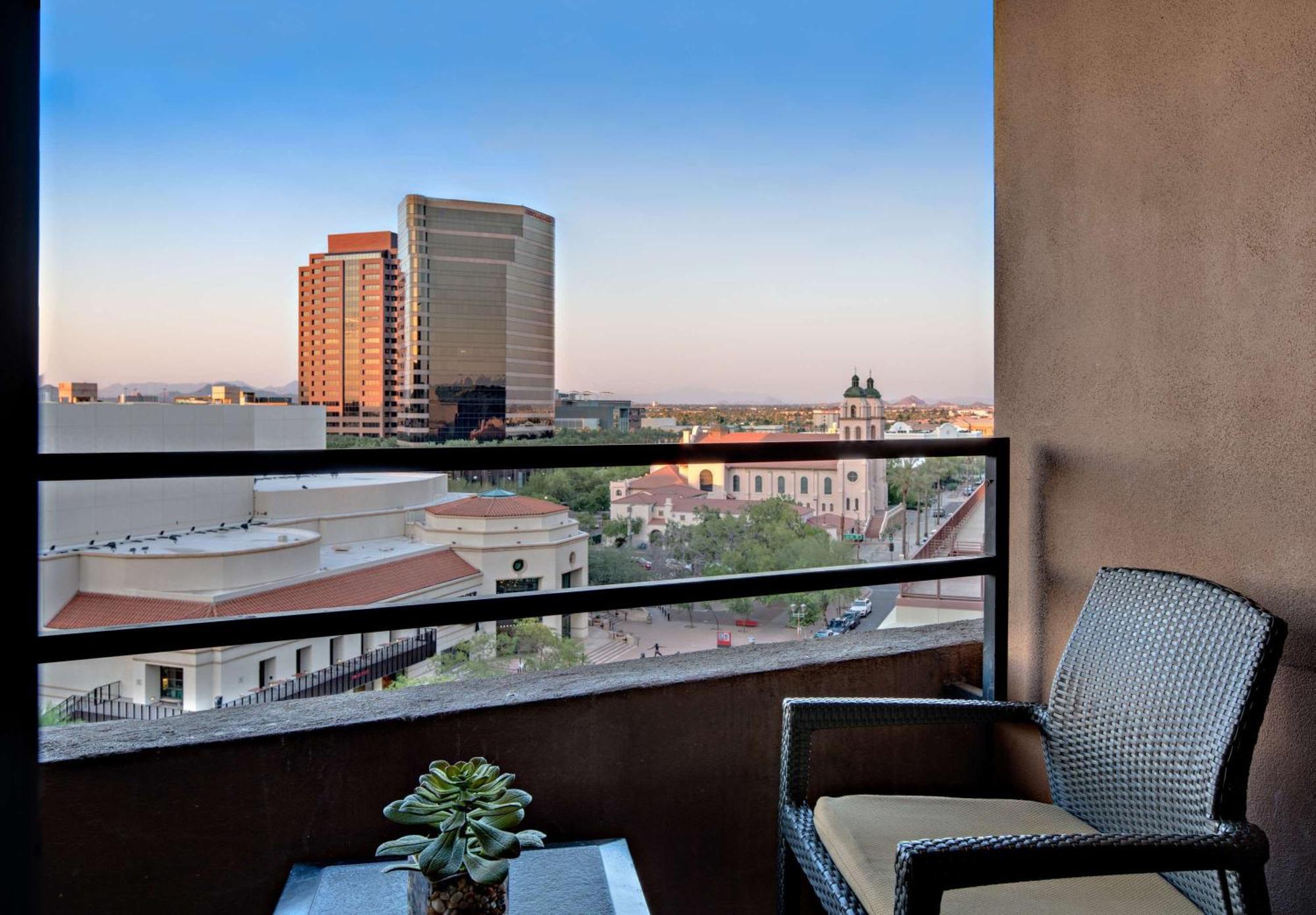 Hyatt Regency Phoenix Downtown - No Destination Fees Exterior photo