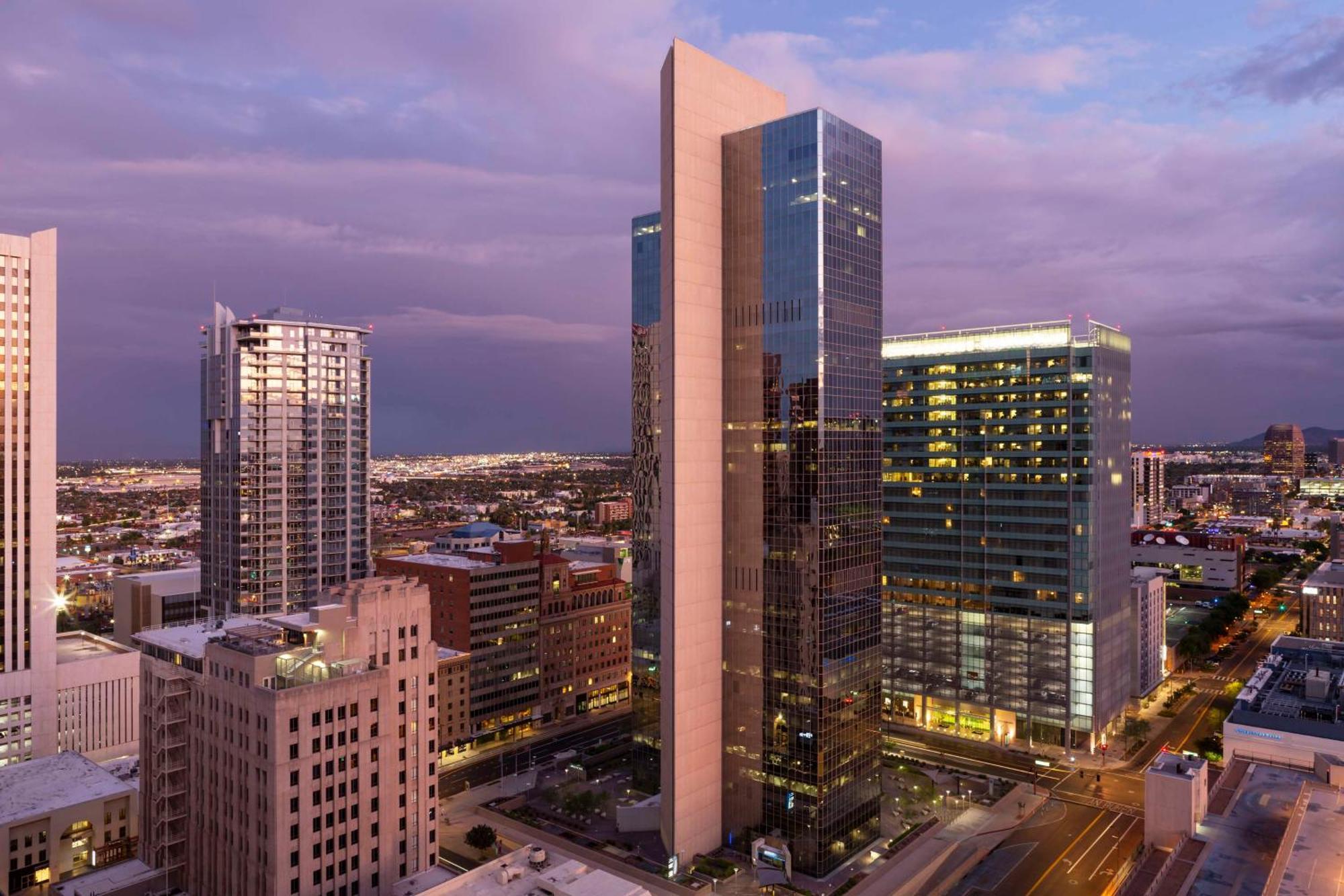 Hyatt Regency Phoenix Downtown - No Destination Fees Exterior photo